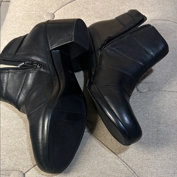 Naturalizer Ankle Women’s Boots Emilia 9.5Black Faux Leather Zip Round Toe - Picture 2 of 9